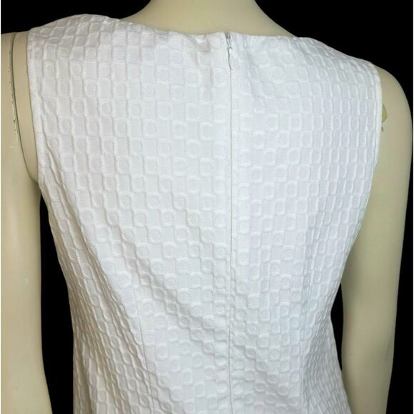 Eliza J New York Sleeveless Shift Dress in Textured White Fabric Worn Once - Picture 5 of 7